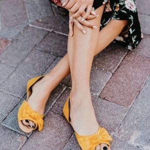 Rollasole Women's Flat Shoes in Yellow with Bows